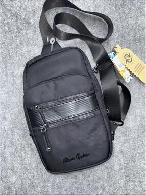 NWT  Robert Graham Men's Ryan Sling Bag In Black Paisley Lining MSRP $128